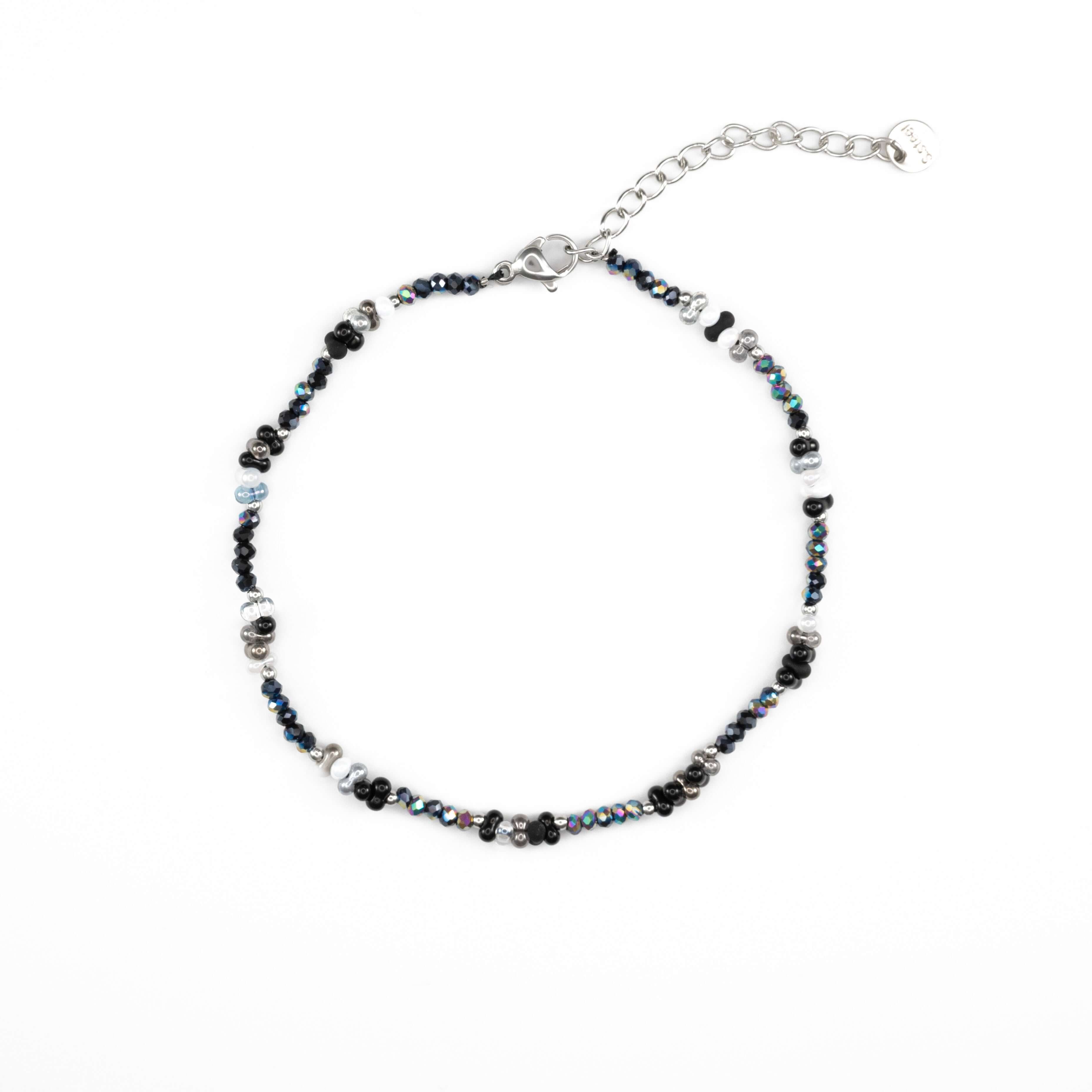 Гривна за глезен с черни и цветни мъниста, ръчно изработена, свежа и модерен стил.