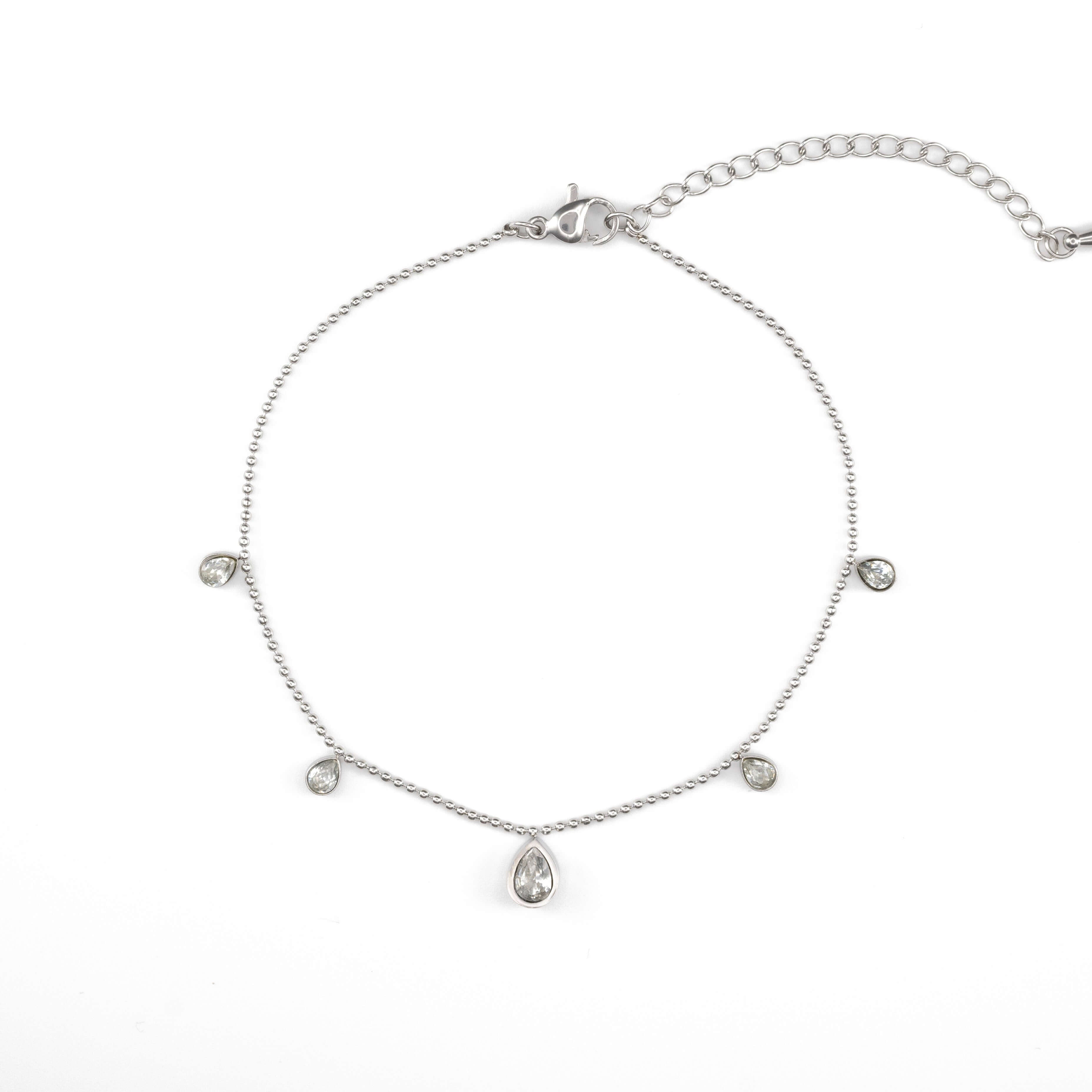 Гривна за глезен с капковидни циркониеви камъни, изработена от медицинска стомана.