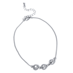 Сребриста гривна за глезен от медицинска стомана с три декоративни елемента.