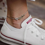 Гривна за глезен от медицинска стомана в сребрист и златист цвят, стилен аксесоар за крака.