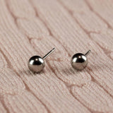 Сребристи обеци с топче